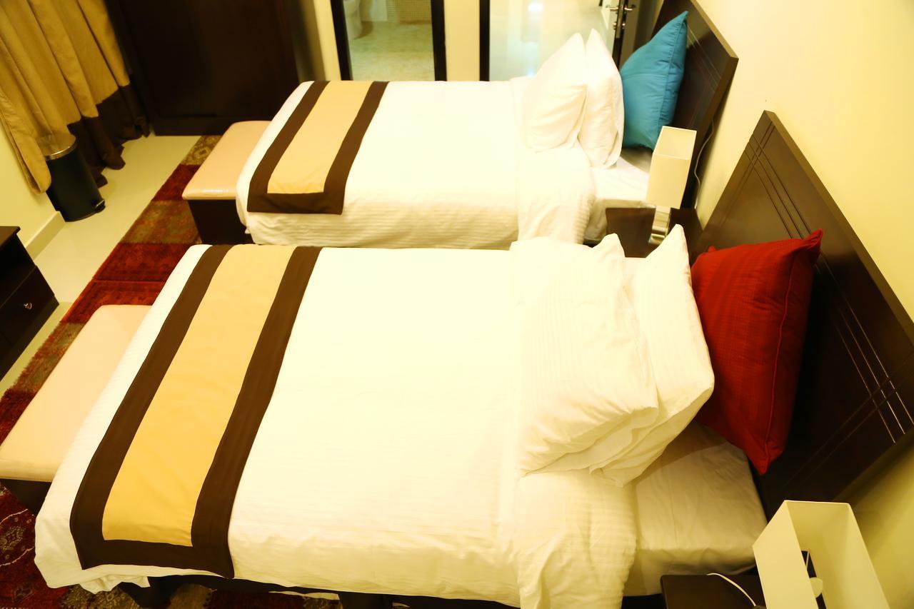 Travellers Hotel Apartment Дубай Экстерьер фото