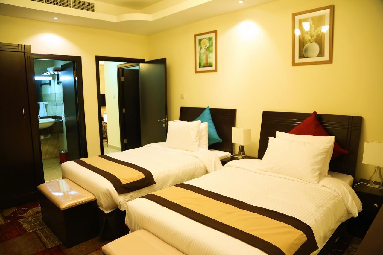 Travellers Hotel Apartment Дубай Экстерьер фото