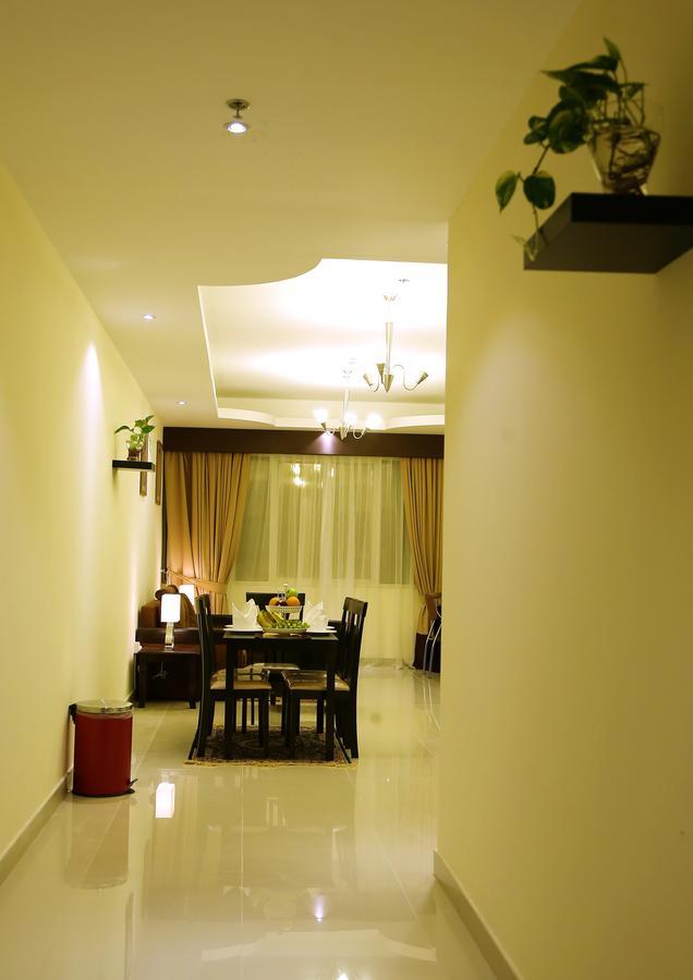 Travellers Hotel Apartment Дубай Экстерьер фото
