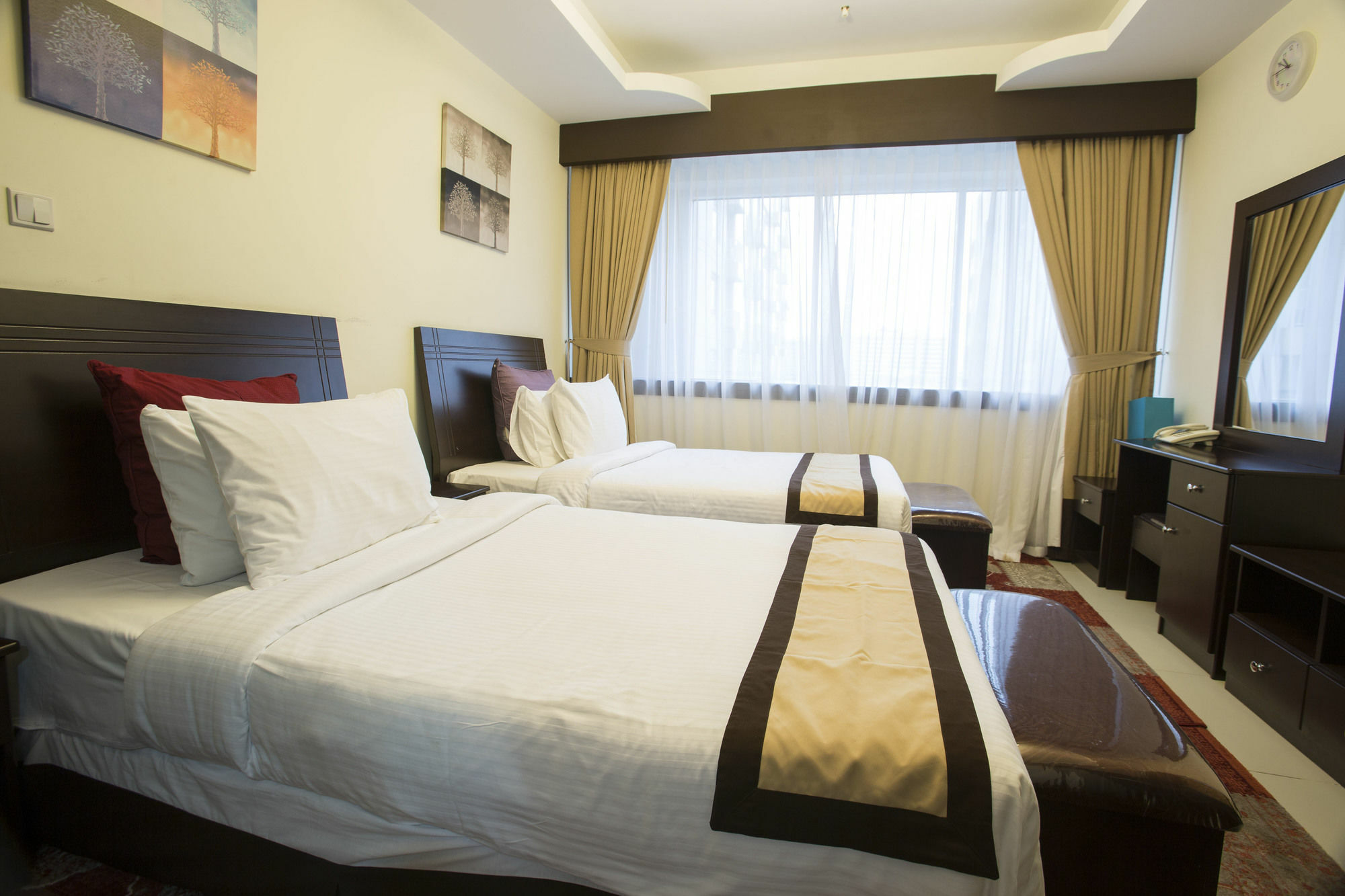 Travellers Hotel Apartment Дубай Экстерьер фото