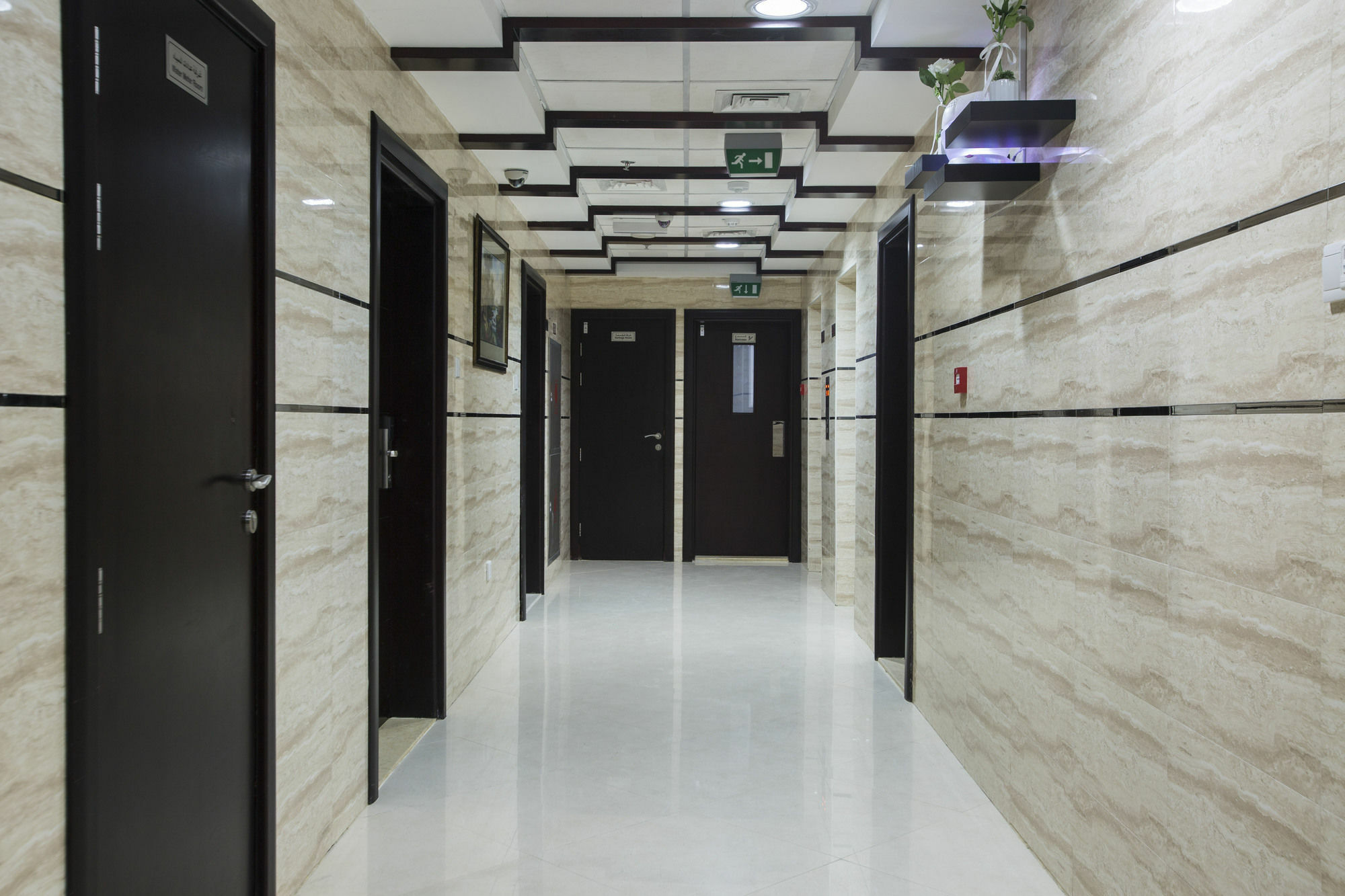Travellers Hotel Apartment Дубай Экстерьер фото