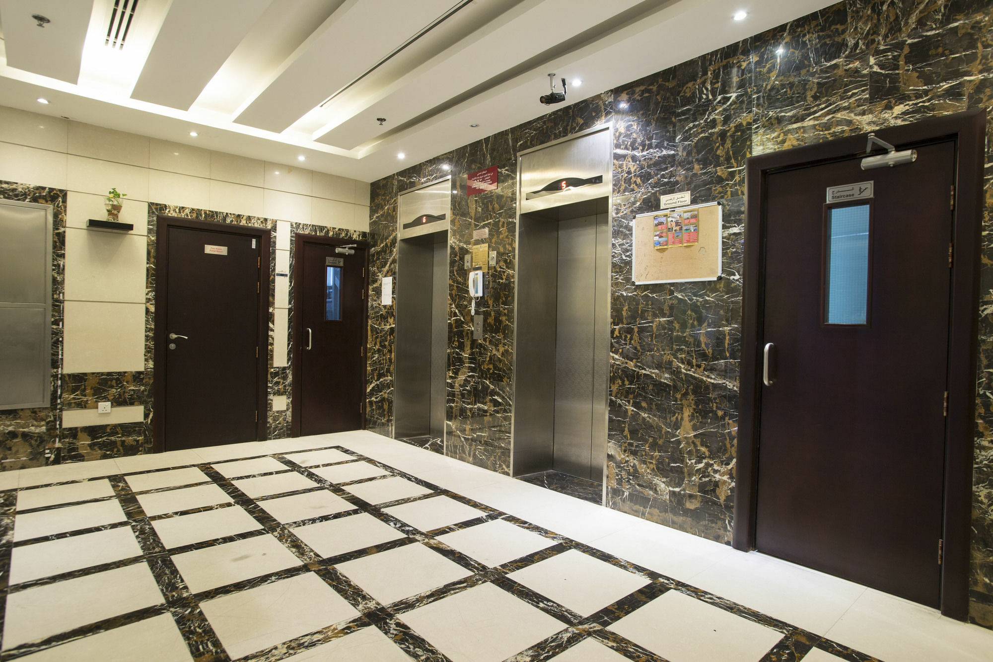 Travellers Hotel Apartment Дубай Экстерьер фото